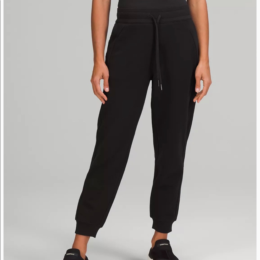 COPY - Black Lululemon scuba high-rise jogger size 4